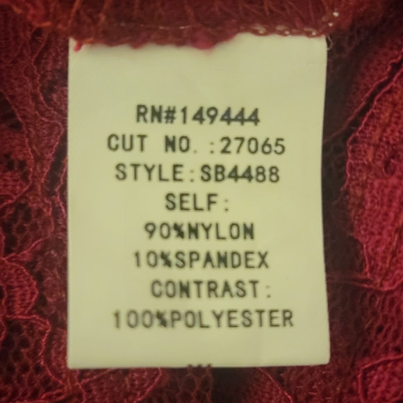 Amber - Very Cute Long Sleeve Lace, Front Ruffle, Slightly hug your wrists. NWOT - Picture 5 of 5